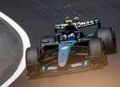 Un monoplaza de Fórmula 1 completa una de las sesiones de prácticas en el circuito de Madring.
