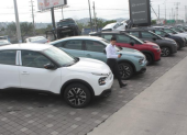 Las marcas de carros ofrecen planes de financiamiento.
