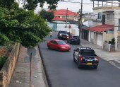 El vehículo Aveo rojo fue interceptado inicialmente en Los Ceibos.