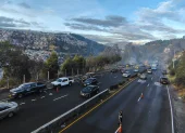 La av. Velasco Ibarra está parcialmente habilitada este 14 de septiembre. Los bomberos permanecen en la zona.