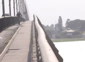 La búsqueda en el río no permitió localizar al conductor y ahora se investiga qué ocurrió después del siniestro.