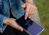 La tendencia ‘pheromone maxxing’ gana espacio en TikTok pese a las críticas.