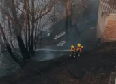 El fuego se habría iniciado alrededor de las 15:00 y se extendió con gran intensidad.