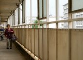 Una anciana japonesa en el distrito de Kirigaoka 1-chome, una zona de Tokio con una alta tasa de residentes de 65 años o más, en Tokio, Japón, el 14 de junio de 2023.