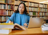 Los seleccionados podrán estudiar en más de 50 universidades reconocidas mundialmente.
