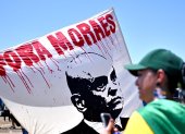 Cartel con la imagen del polémico magistrado Alexandre de Moraes durante una protesta este martes, frente al Congreso Nacional en Brasilia (Brasil).