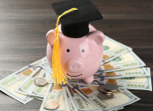 Imagen alusiva al financiamiento educativo de las Becas TIC 2026, que ofrecen $825 para cursos de formación.