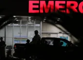Ortiz fue trasladado de urgencia al Hospital Monte Sinaí y posteriormente a una clínica privada, donde fue sometido a una cirugía para extraer el proyectil.