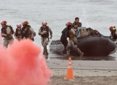 Integrantes de fuerzas navales de varios países realizan un ejercicio de asistencia humanitaria