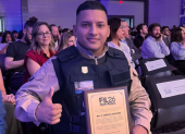 Billy Asencio recibió un reconocimiento en la FIL 2026.