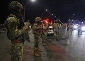 Militares realizando operativos durante una jornada de toque de queda en Guayas.