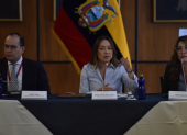 Mishel Mancheno (c.), presidenta de la Asamblea Nacional.