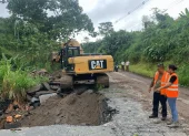 La Prefectura de Pichincha informó el cierre de la vía Mitad del Mundo-Río Blanco debido a un hundimiento de tierra en el kilómetro 164,