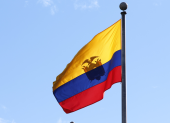 El amarillo, azul y rojo identifican a la Bandera Nacional de Ecuador, uno de los principales símbolos patrios.
