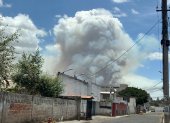 Una cortina de humo cubrió el Casitagua durante el incendio y fue visible desde varios sectores del norte de Quito este miércoles.