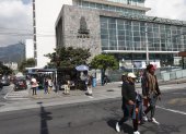 Ni la familia moderna es ya familia ni tiene suficientes hijos, de modo que llegará el momento en que los aportes de los pocos cotizantes nuevos sea insuficiente para financiar las pensiones y otras prestaciones.