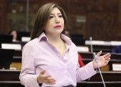 Inés Alarcón, presidenta de la Comisión de Seguridad, entregó a la Fiscalía el informe de fiscalización aprobado por la Asamblea sobre Segura EP.