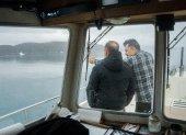 El Ministro de Defensa danés, Jeppe Bruus (izq.), y el Ministro de Asuntos Exteriores de Groenlandia, Mute B. Egede, conversan mientras visitan el ejercicio militar de la OTAN Arctic Shield 2026 en Narsarsuaq, Groenlandia, el 9 de septiembre de 2026.