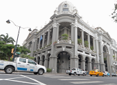 La propuesta plantea descentralizar la gestión municipal de Guayaquil mediante minialcaldías vinculadas a los concejales de cada distrito.