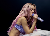 Tini Stoessel durante un concierto.