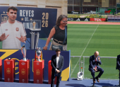 El presidente de la Real Federación Española de Fútbol (RFEF), Rafael Louzán (2d) durante el acto de renovación del seleccionador absoluto, Luis de la Fuente (d).