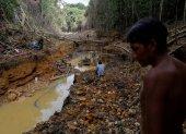 No solo es la explotación ilegal de oro en minas y ríos, sino su procesamiento, comercialización, impacto ambiental, financiamiento de actividades criminales conexas, financiamiento político, lavado de activos...
