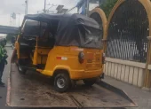 Agentes de la ATM realizaron controles a tricimotos en los alrededores de la avenida 25 de Julio, en el sur de Guayaquil.