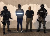 La Policía detalló que dentro de la estructura fueron encontrados 995 bloques rectangulares que contenían cocaína.