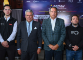 Dirigentes de la Fedak y auspiciantes en la presentación oficial de la prueba.