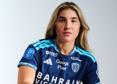 Manoly Baquerizo posa con la indumentaria del París FC, club al que llegó en julio de 2026 para continuar su carrera en el fútbol francés.