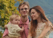 Pewdiepie (Felix Kjellberg) junto a su esposa Marzia y su hijo Bjorn.