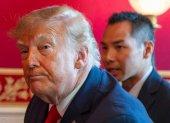 El presidente de los Estados Unidos, Donald J. Trump, pronuncia unas palabras durante una reunión para tomar el té con el presidente chino Xi Jinping
