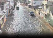 La marea alta provocó acumulación de agua en sectores del Suburbio, Cisne 2 y Décima y 10 de Agosto, según Segura EP.