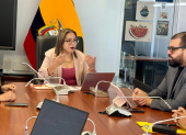 La legisladora Eliana Correa acompañó a los delegados del Colegio Médico del Guayas a la Corte Constitucional y luego se reunió con ellos en la Asamblea.