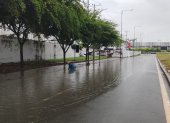 Tramos viales en La Puntilla registraron acumulación de agua el domingo 27 de septiembre.