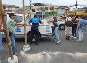 Espacio público en Guayaquil: Municipio retira obstáculos de una vía.