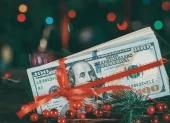 El décimo tercer sueldo, conocido también como bono navideño, es una remuneración adicional que corresponde a los trabajadores bajo relación de dependencia.