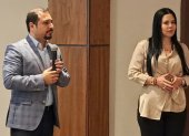 Walther Manrique junto a Karla Saud.