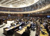 Un polémico proyecto de ley busca exigir licencias e indicadores bancarios a los vendedores de autos en Ecuador, perjudicando a los consumidores.