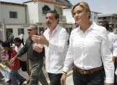 Cynthia Viteri y Jaime Nebot durante un recorrido político en Guayaquil, hace algunos años.