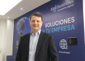 Roberto Andino, ceo de Tigo, en una oficina de la empresa en Guayaquil.