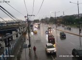 En la vía a Daule se registra lluvia leve y calzada mojada durante la tarde de este 2 de octubre.