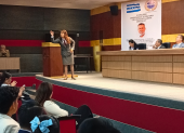 Eunnice Luzuriaga Burgos, de la Unidad Educativa Francisco de Orellana, ganó el primer lugar del concurso intercolegial de oratoria.