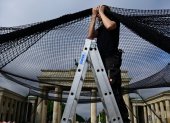 El 24 de agosto se instaló una red de protección contra drones en pleno centro de Berlín para concienciar sobre la fragilidad de la protección con la que viven los ucranianos.