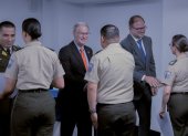 El comandante general de la Policía, Pablo Dávila, y el ministro John Reimberg junto al representante de la Embajada de Estados Unidos, Lawrence Petroni.