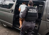 Siete ecuatorianos y 16 colombianos fueron deportados desde Costa Rica en un vuelo chárter.