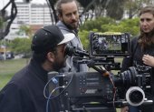 Nosotros, mi papá y el perro se rodó en distintos puntos de Quito. Para su director, Pablo Arturo Suárez, la ciudad debía funcionar como un personaje y reflejar la cotidianidad de sus protagonistas.