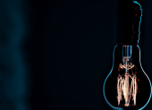 Los cortes imprevistos generan molestia en los usuarios, quienes exigen el mantenimiento de las instalaciones eléctricas para evitar las suspensiones.