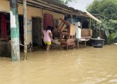 En Muisne se reportan 800 familias afectadas, casas destruidas y cultivos bajo el agua.