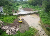 En Santa Elena ya son varias comunas donde se reportan ríos desbordados o a punto de colapsar tras las lluvias.